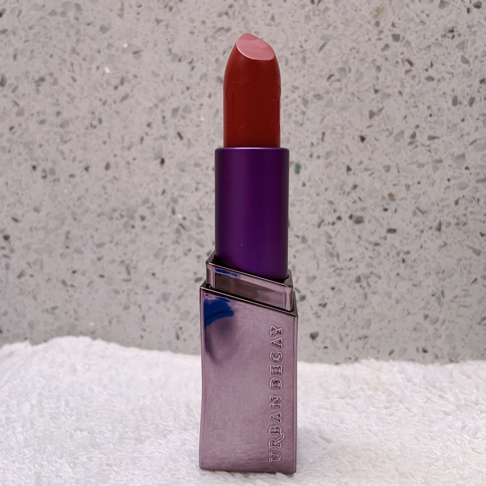 Urban Decay Bad Blood Matte lipstick - Picture 11 of 13